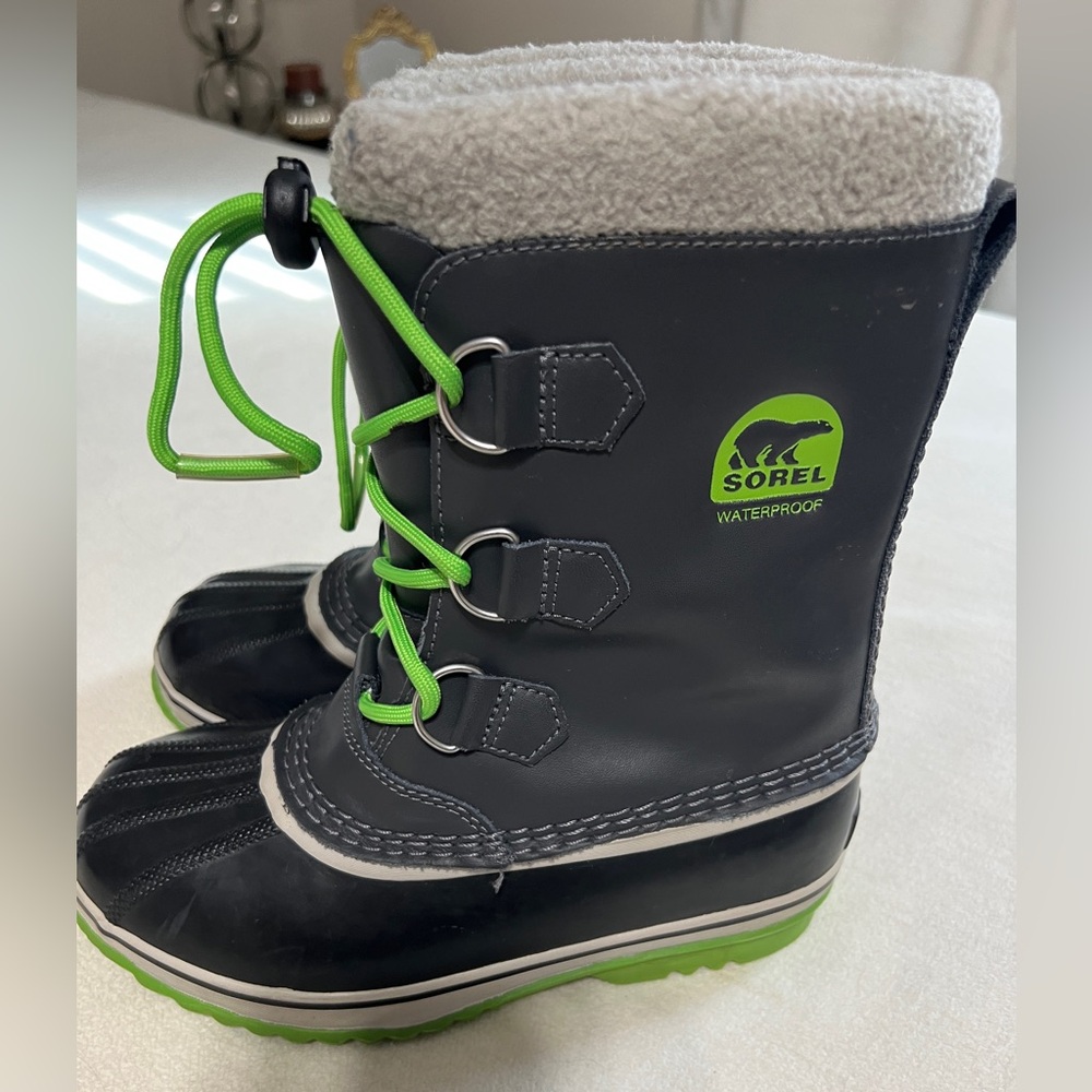 Sorel Kids Yoot Pac TP Boots - Black with Green Laces - Picture 4 of 4